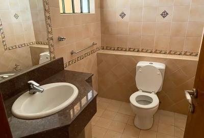 5 Bed Townhouse with En Suite at Lavington Rd - 2