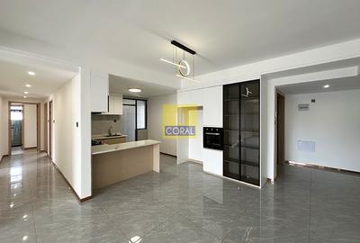 3 Bed Apartment in Riverside - 3