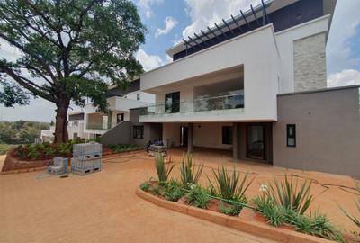 5 Bed Townhouse with En Suite in Kitisuru