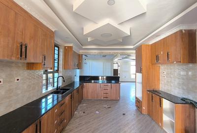 4 Bed House with En Suite in Ruiru - 2