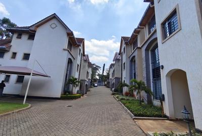 5 Bed Townhouse with En Suite in Lavington - 2
