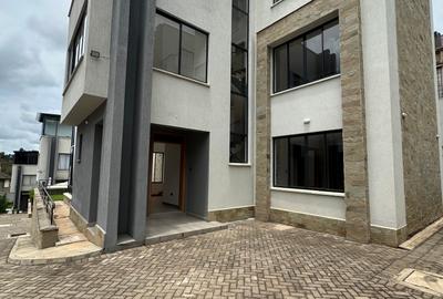 5 Bed Villa with En Suite in Lavington