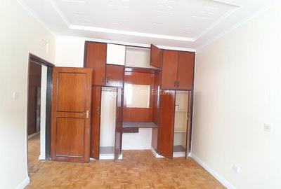 5 Bed Townhouse with En Suite in Lavington - 4