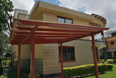 5 Bed Townhouse with En Suite at Lavington Green