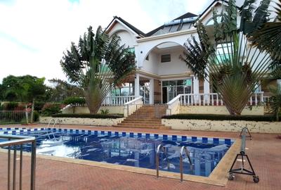 5 Bed Villa with En Suite in Runda