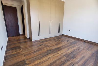 2 Bed Apartment with En Suite in Brookside - 4