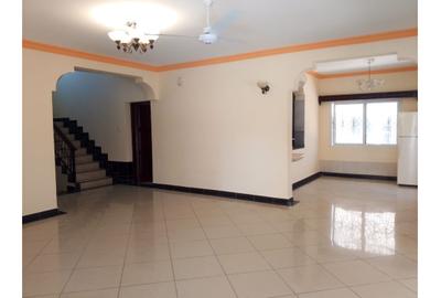 4 Bed Townhouse with En Suite in Nyali Area - 2