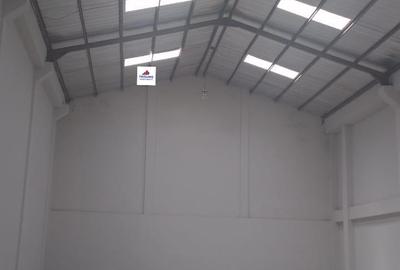 8,500 ft² Warehouse with Fibre Internet in Industrial Area