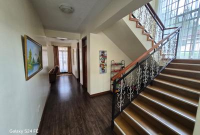 5 Bed House with En Suite in Runda - 3