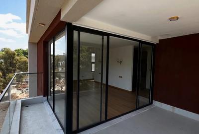 5 Bed Townhouse with En Suite in Lavington - 2