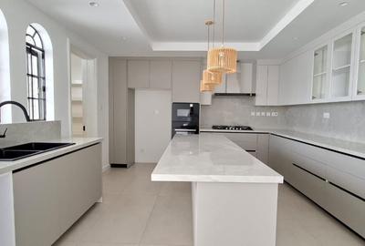 4 Bed House with En Suite at Brookside Drive - 4