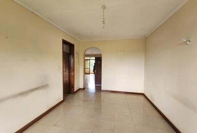 3 Bed Apartment with En Suite at Near Mp Shah Hospital - 4