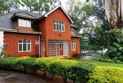 4 Bed House with En Suite in Rosslyn