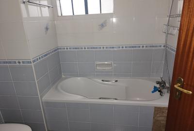 3 Bed Apartment with En Suite at Kaptei Garden - 2
