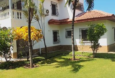 4 Bed House with En Suite in Nyali Area