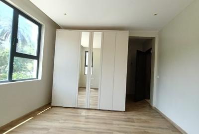 5 Bed Villa with En Suite in Lavington - 2