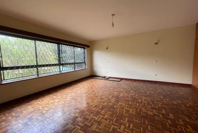 5 Bed Townhouse with En Suite in Lavington - 2