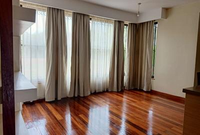 4 Bed House with En Suite at Garden Estate Road - 2