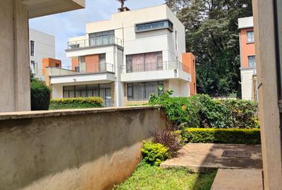 5 Bed Villa with En Suite at Mugumo Road