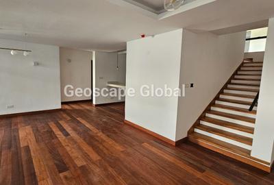 4 Bed Apartment with En Suite in Rosslyn