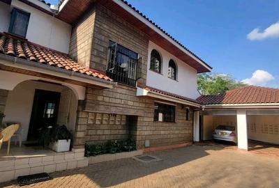 5 Bed House with En Suite at Lavington Green