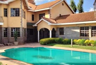 5 Bed House with En Suite in Runda