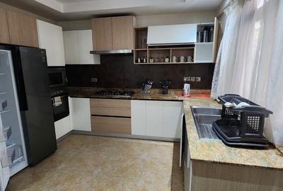 Serviced 3 Bed Apartment with En Suite in Riverside