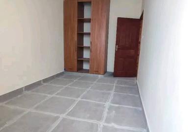 1 Bed House with En Suite in Lavington - 4