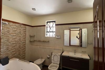 5 Bed Townhouse with En Suite in Kileleshwa - 2