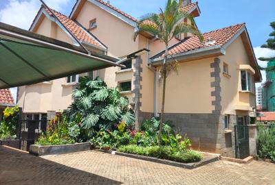 5 Bed Townhouse with En Suite at Spring Valley - 3