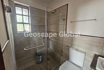 5 Bed House with En Suite in Runda