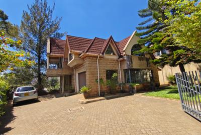 5 Bed Townhouse with En Suite at Lavington Green - 3