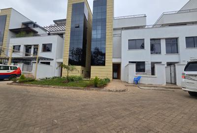 5 Bed Townhouse with En Suite in Lavington