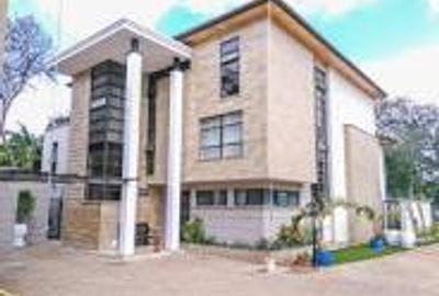 5 Bed Townhouse with En Suite in Lavington