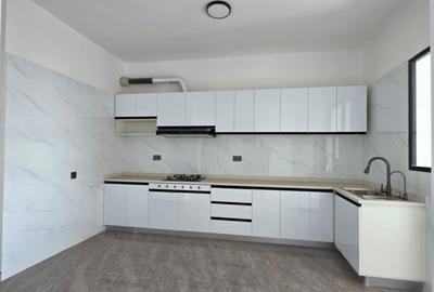 4 Bed Apartment with En Suite in Lavington - 4