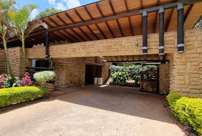 4 Bed House with En Suite in Lake View - 2