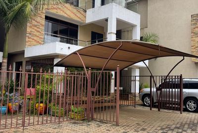 5 Bed Townhouse with En Suite in Lavington