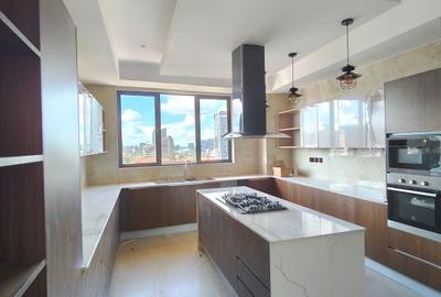 4 Bed Apartment with En Suite at Riverside