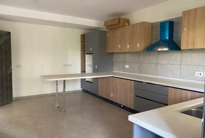 3 Bed Apartment with En Suite at Oloitoktok Rd