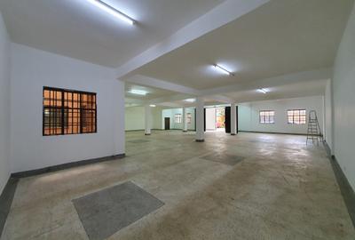 4,250 ft² Warehouse with Service Charge Included at Road A - 3