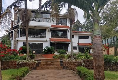 6 Bed House with En Suite at Off Un Avenue