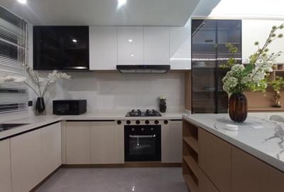 3 Bed Apartment with En Suite in Lavington