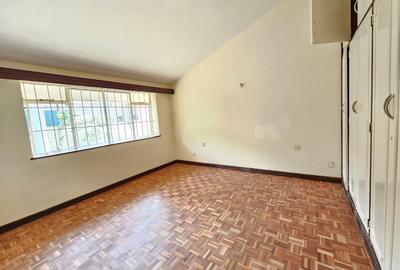 4 Bed Townhouse with En Suite in Spring Valley - 3