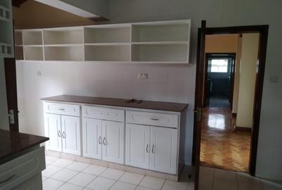 4 Bed Townhouse with En Suite in Kitisuru