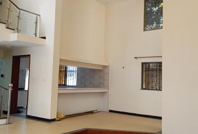 5 Bed Townhouse with En Suite in Lavington - 2