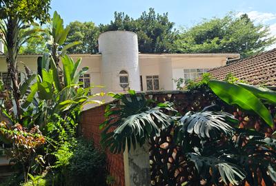 5 Bed House with En Suite at Redhil Close - 4