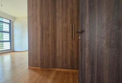 4 Bed House with En Suite in Ridgeways