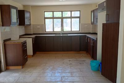 4 Bed Apartment with En Suite in Kilimani - 3