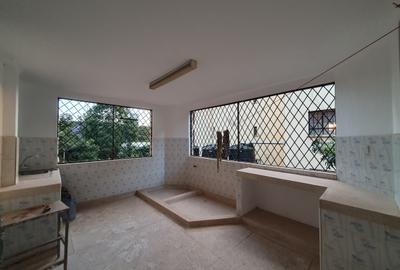 3 Bed Apartment with En Suite at School Lane - 4