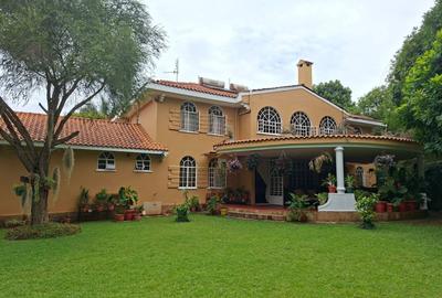 5 Bed Villa with En Suite in Runda